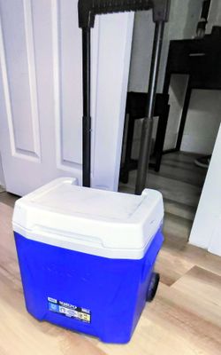 Igloo 16 QT Laguna Rolling Ice Chest Cooler