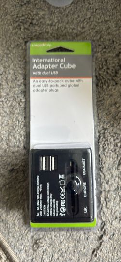 Smooth Trip International Adapter Cube with Dual USB
