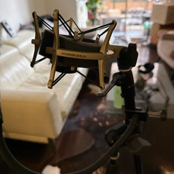 Neumann Nickel Shock Mount [Likely EA 1]