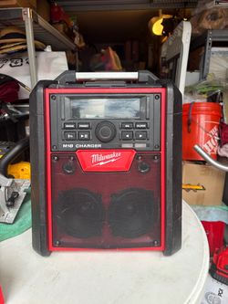 Milwaukee 2792-20 M18 Lithium Ion Cordless Jobsite Radio Charger