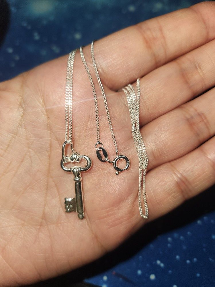 New Sterling Silver Key Pendant And 19in Chain Set