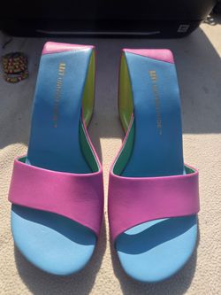 Size 4 shose  excellent condition
