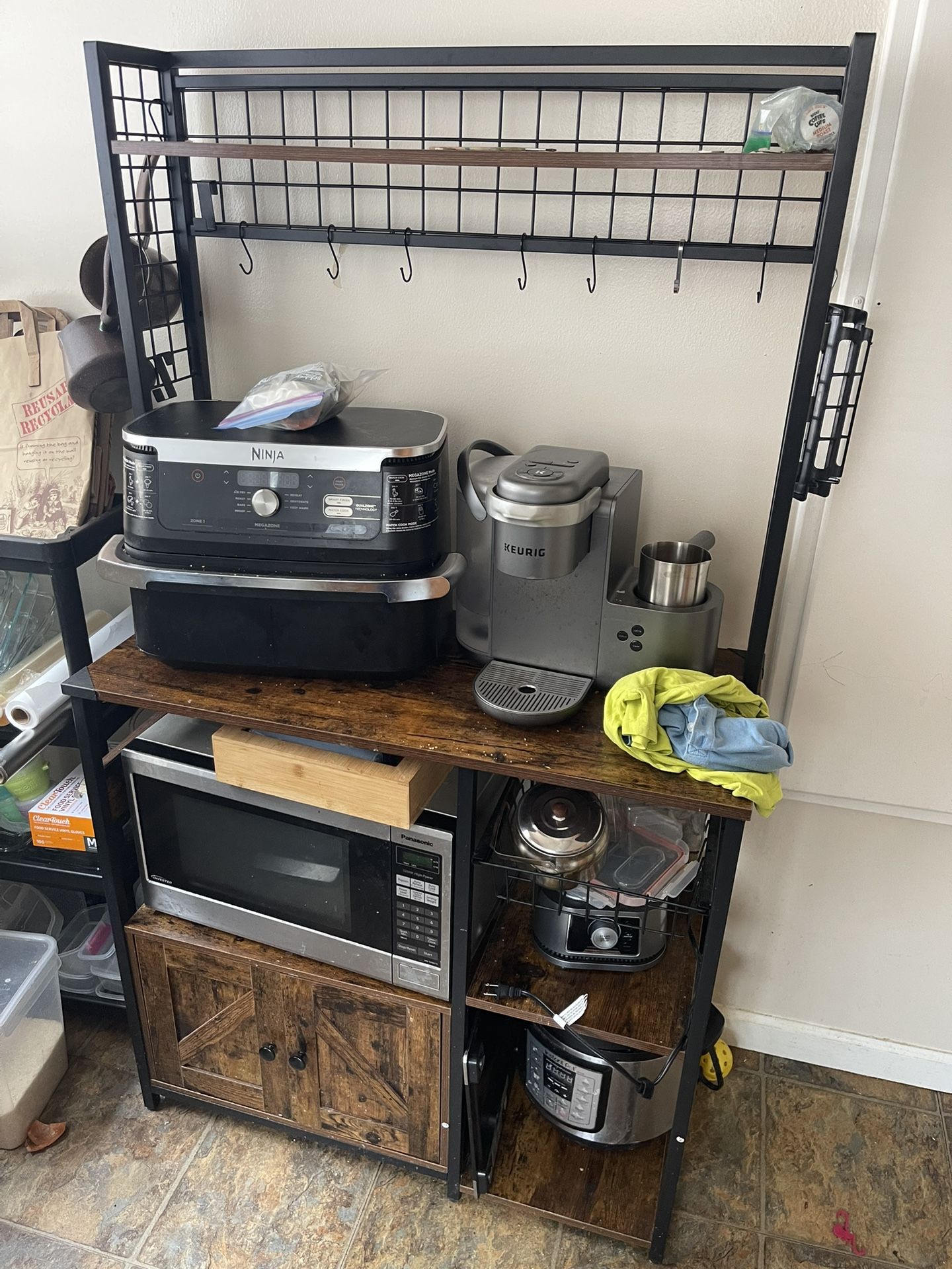 Industrial Kitchen Rack / Coffee Bar Stand – Sturdy and Stylish