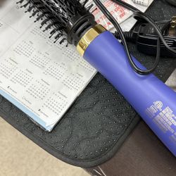 Bran New In Box Hot Curling Iron That Rotate 