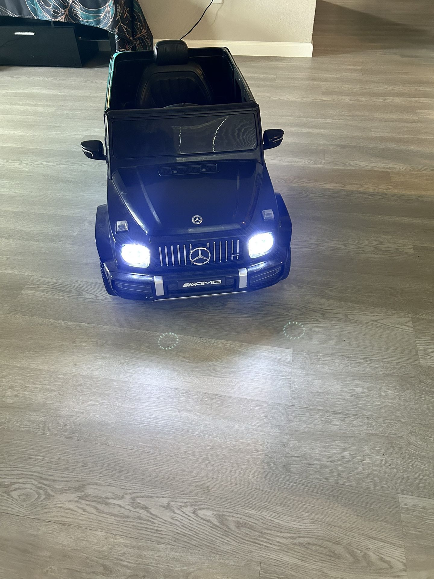 Kids MERCEDES power wheel