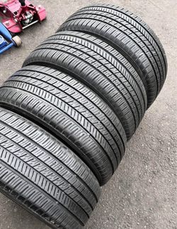 215 55 17 Yokohama I sell this Seth of tires with 80% of Life the 4