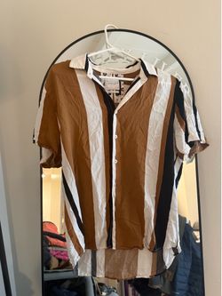 Men’s button up top