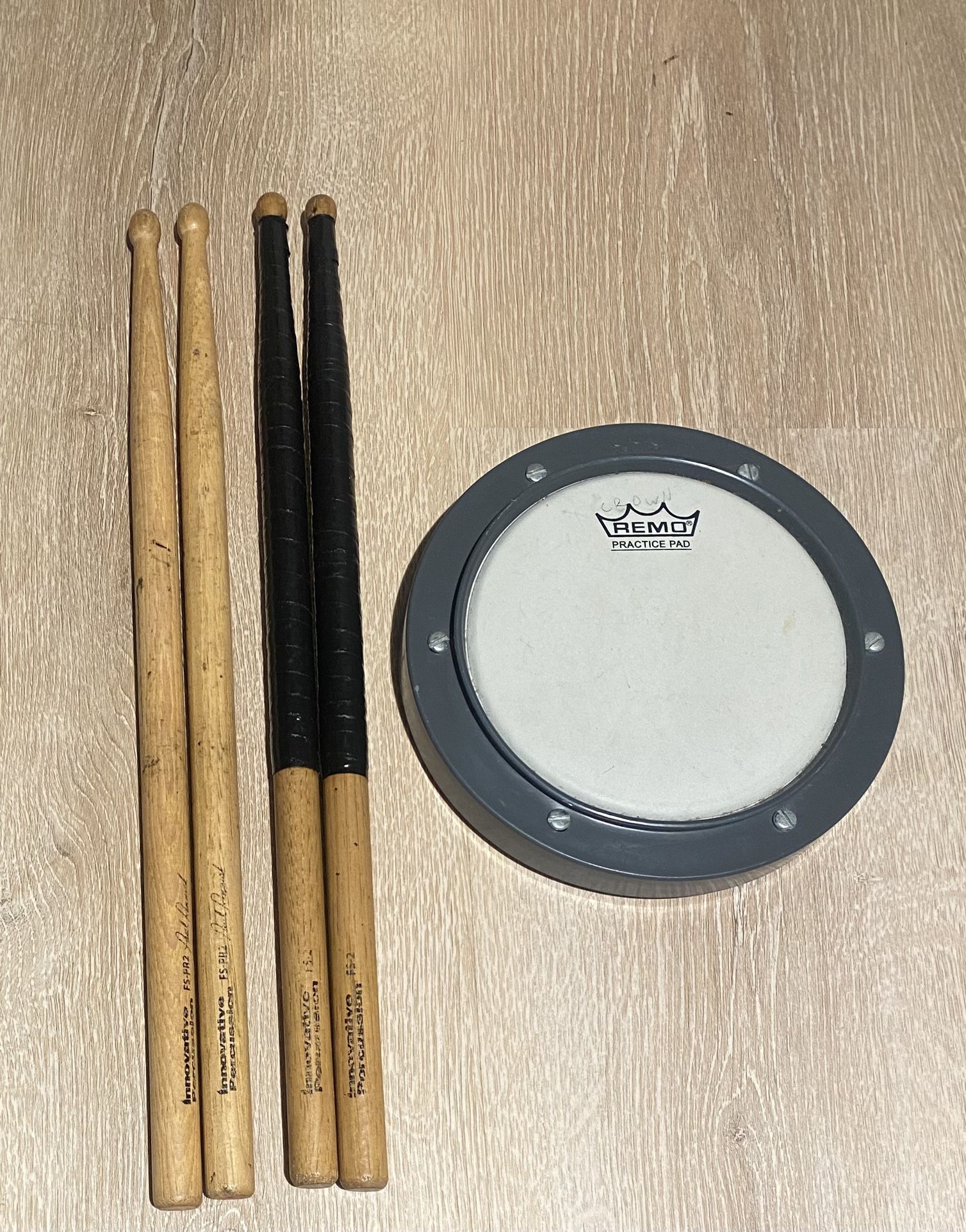 Drum pad and 2 Sticks 