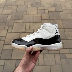 Jordan 11 Neapolitan size 11w (9.5 men)