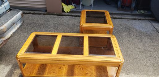 Nice cocktail table in table
