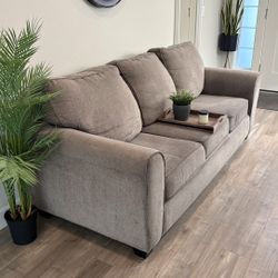 Grey Couch (FREE Delivery!🚚)