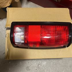 82-93 S10 Pick Up Right Taillight 