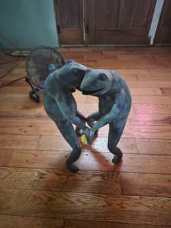 Metal frog sculpture