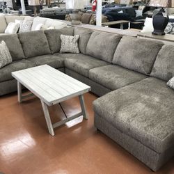 New Large Sectional 🔥🔥 AVAILABLE NOW