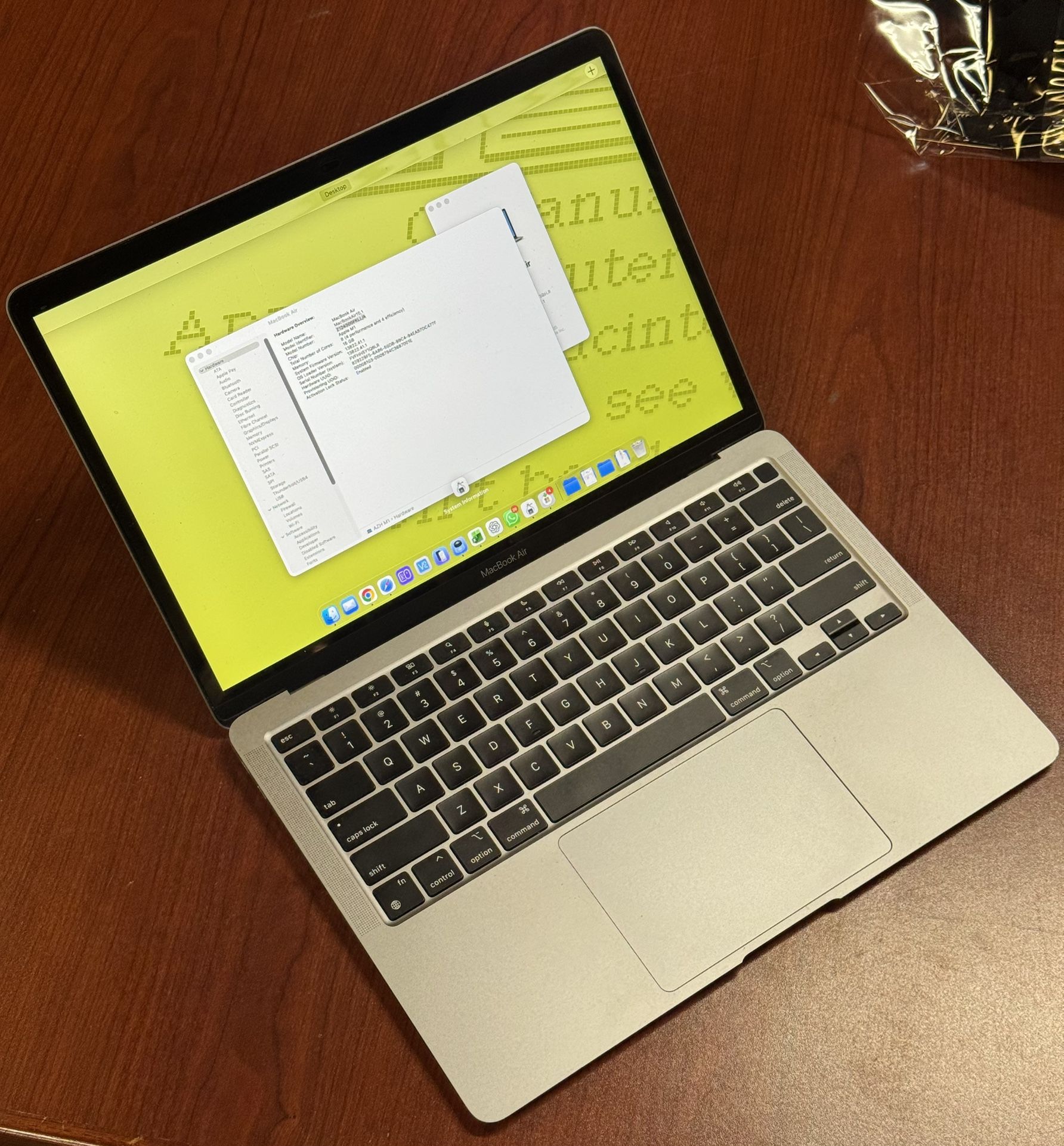 Macbook M1 16GB  RAM + 256 SSD