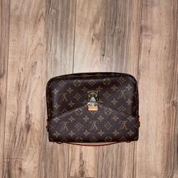 Louis Vuitton  Code Gxo886