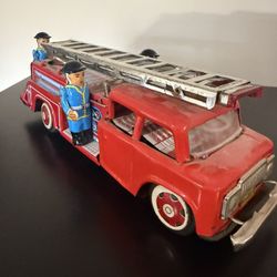 Vintage Tin Fire Truck Toy – Wind-Up Ladder Engine