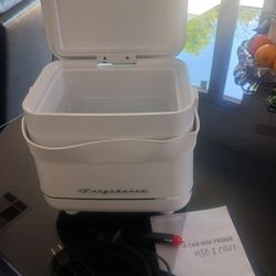 Frigidaire 6 can mini fridge