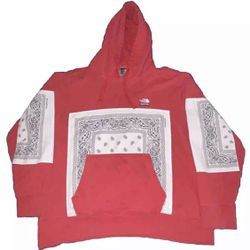 SUPREME X THE NORTH FACE RED BANDANA HOODIE SS22 LARGE