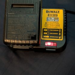 DeWalt DBC L-112 BATTERY AND CHARGER 