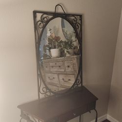 Coener Table  And Mirror