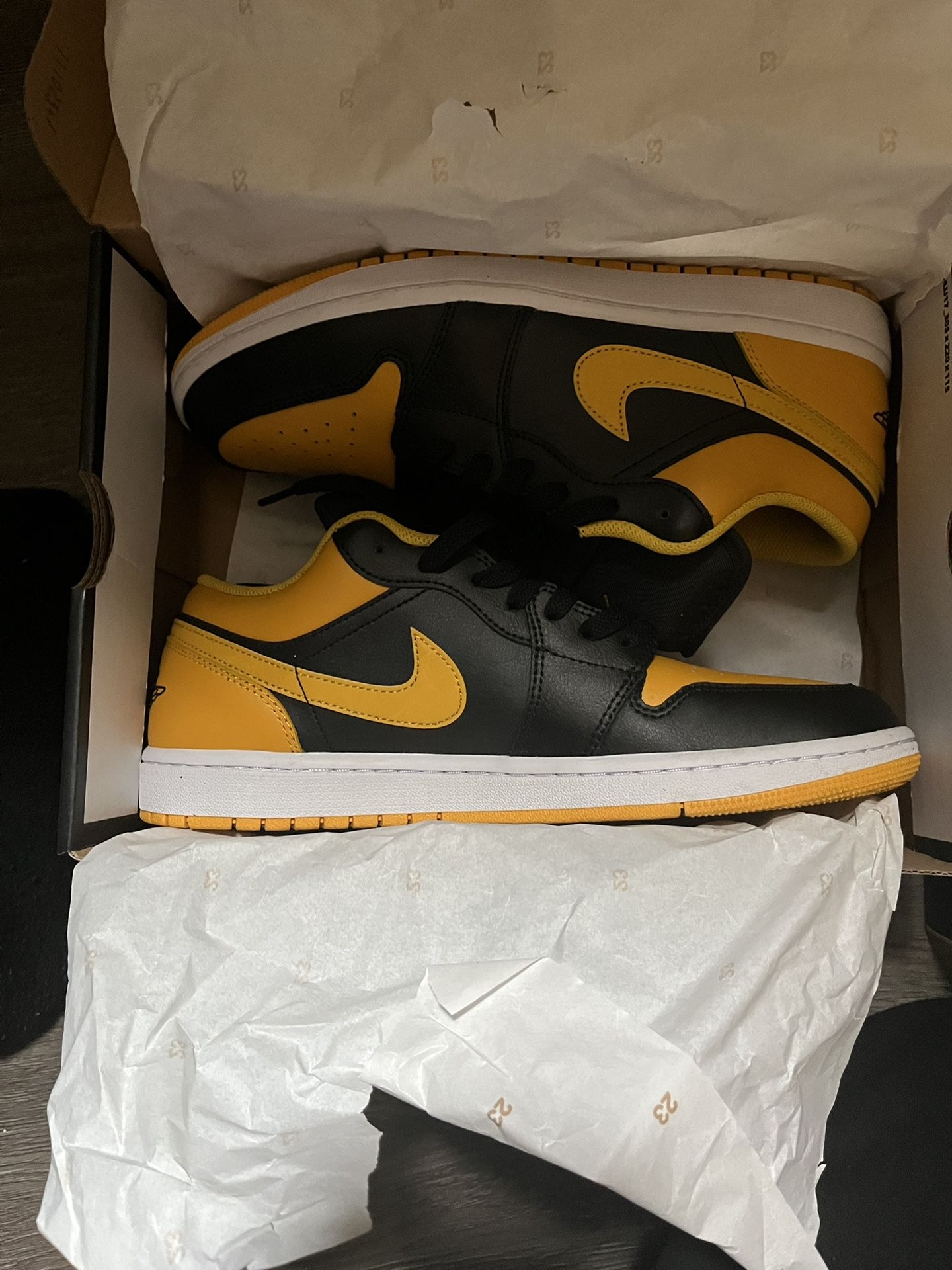 Air jordan 1 Low Yellow Ochre Size 10