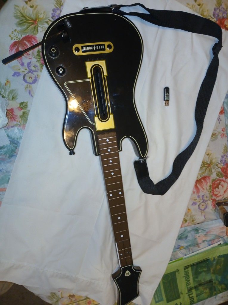 GUITAR HERO LIVE GUITAR W/ STRAP AND USB