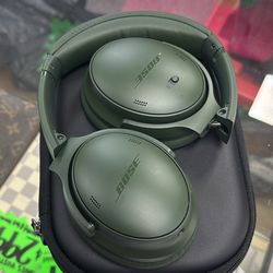 Bose Headphones Like New quiet Comfort 