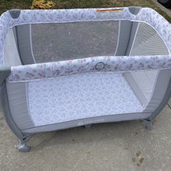 New Condition cribs for kids play pen