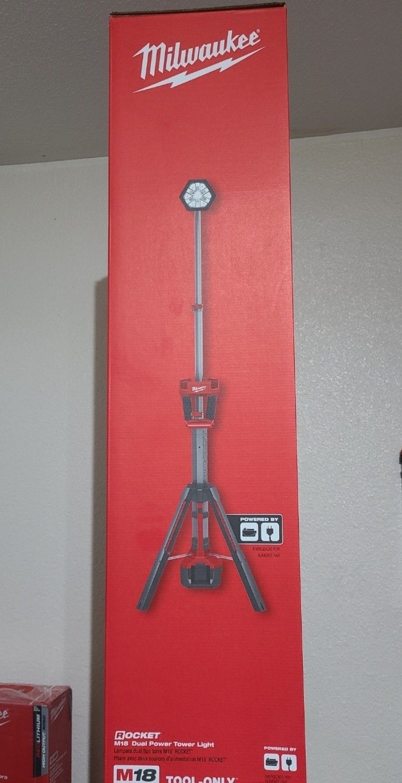 Milwaukee M18  LED Dual Power, Rocket Tower Light 