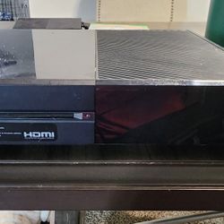 Xbox One Bundle
Kinect + Controller + 2TB Drive + Games