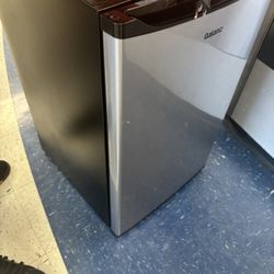 GALANZ MINI FRIDGE 