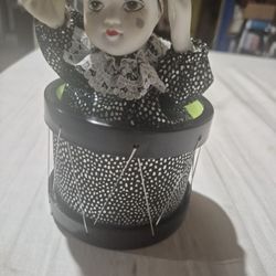 Porcelain  Jester  Musical 