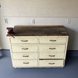 Work Bench With Drawers And Vice 