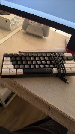 MAGEGEEE KEYBOARD & LOGITECH MOUSE