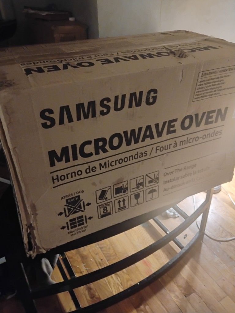 Brand New Samsung microwave oven over the range ! 1700lbf. $250