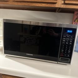 1.4 cu. ft. Stainless Steel Microwave (MS14K6000AS)