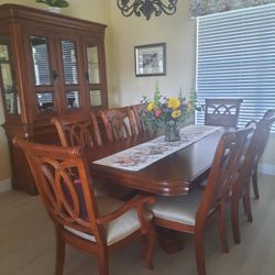 Cindy Crawford Exclusive Dining Set