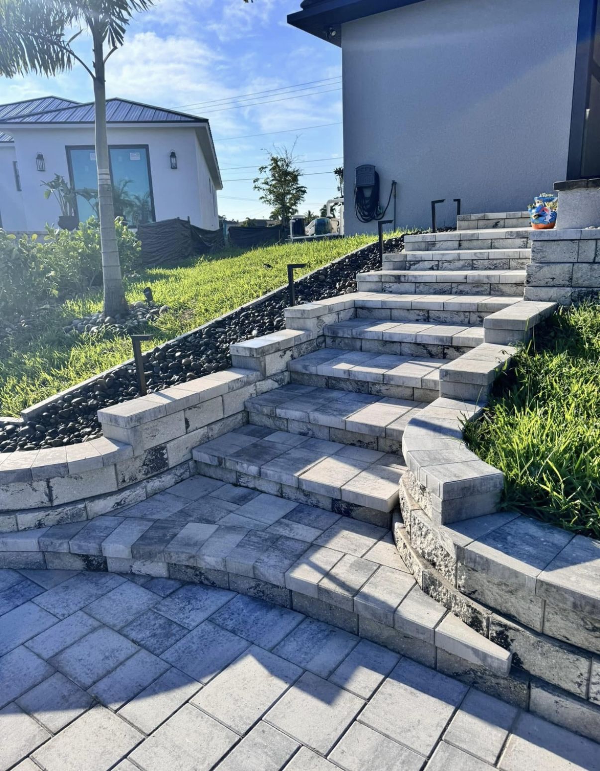 Pavers & Retaining Walls Installation
