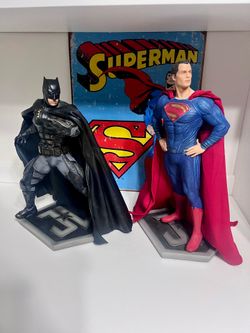 Batman - Superman Statue