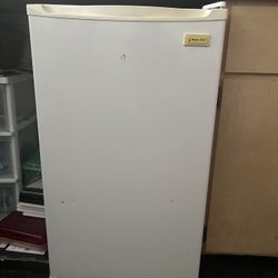 Mini Fridge 