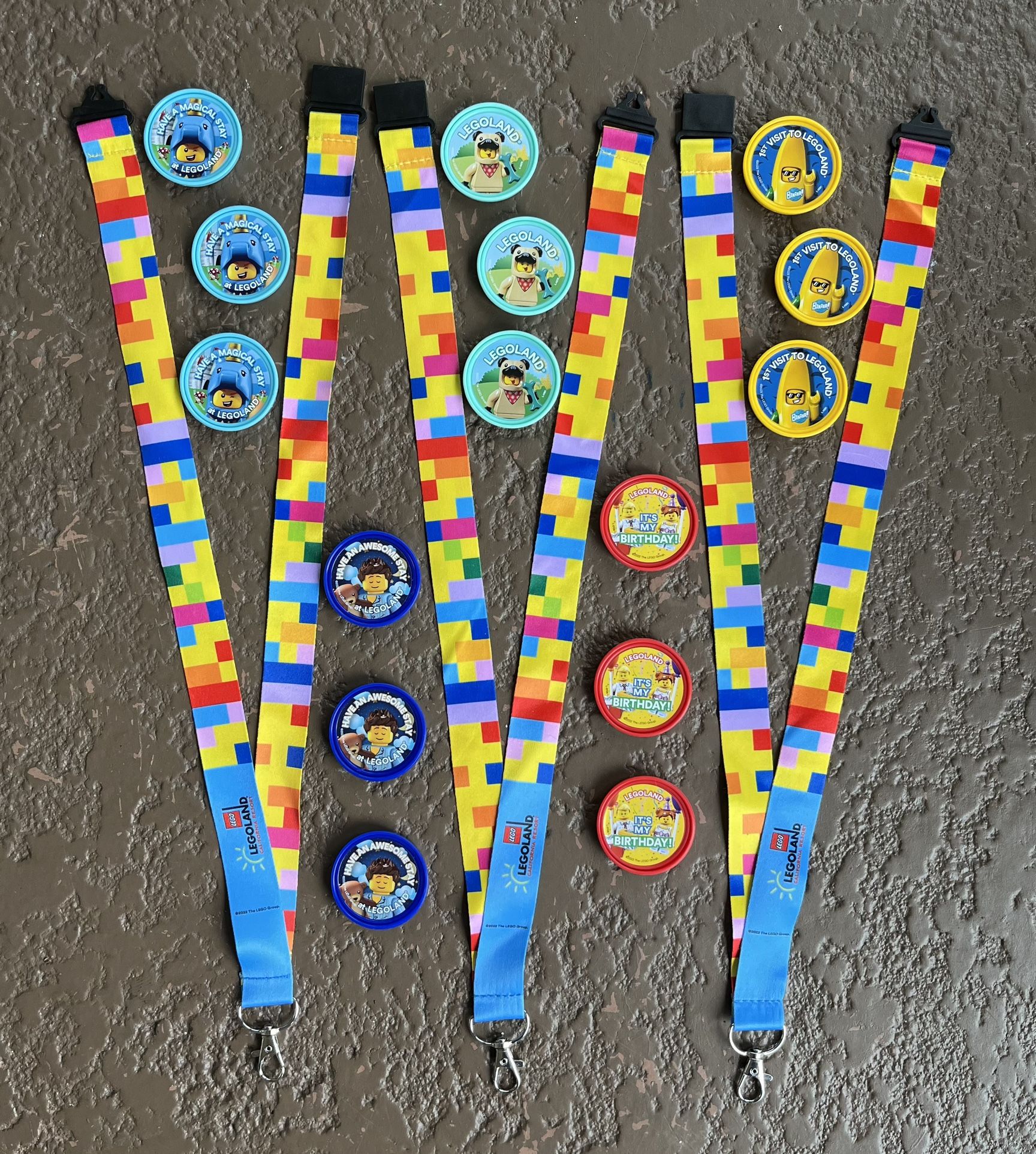Brand new Legoland Lanyards and Pop Badges 18-piece set