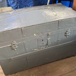 $25- Heavy Antique Trunk 