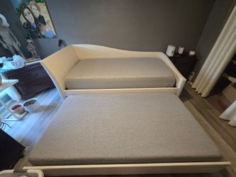 White Daybed with Pull Out Trundle + 2 Casper Twin Mattresses