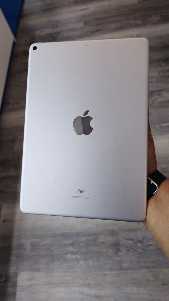 Apple IPad Pro 9.7 Inch 32gb Like New Condition 