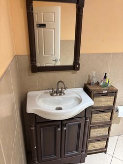 Single sink with mirror
