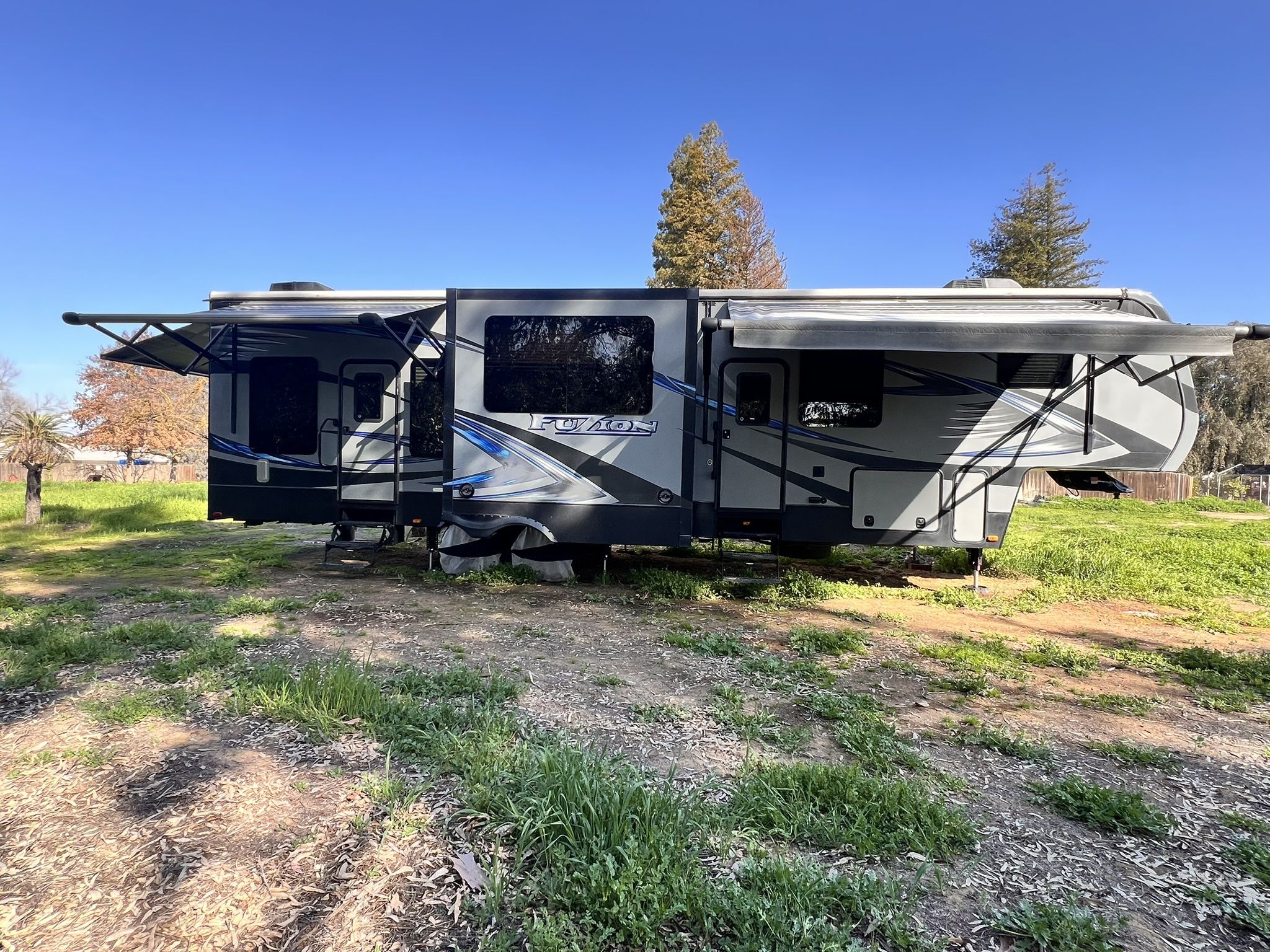 2015 Keystone Fuzion FZ371