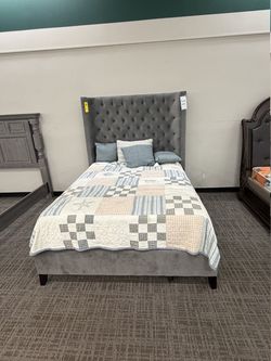 Gray Velvet Tufted Bed - Gray | Headboard