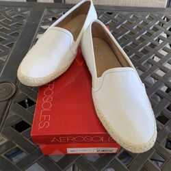 Shoes: 9M NEW $25.00.  Chino, Ca