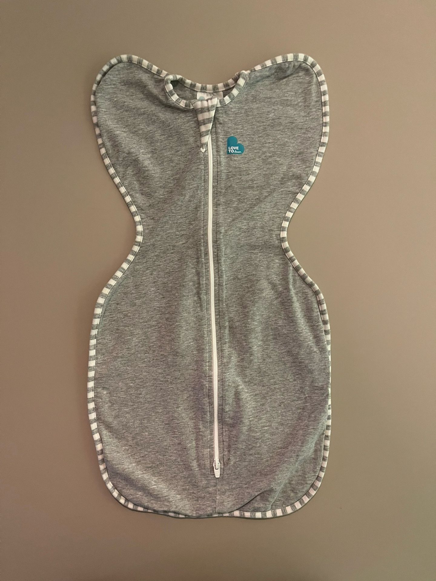 Love to Dream Swaddle Up - Size Small, Excellent Condition